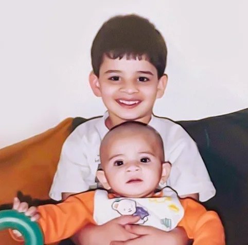 Childhood photo of Dr Siddhant Bhargava with her Sister